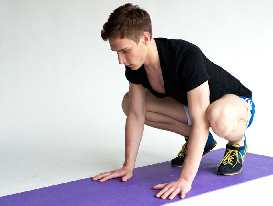 تمرين الرانا لتمرين عضلات منطقة الحوض عند الرجل. 